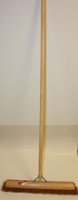 zachte kokosbezem 60cm met steel en steun